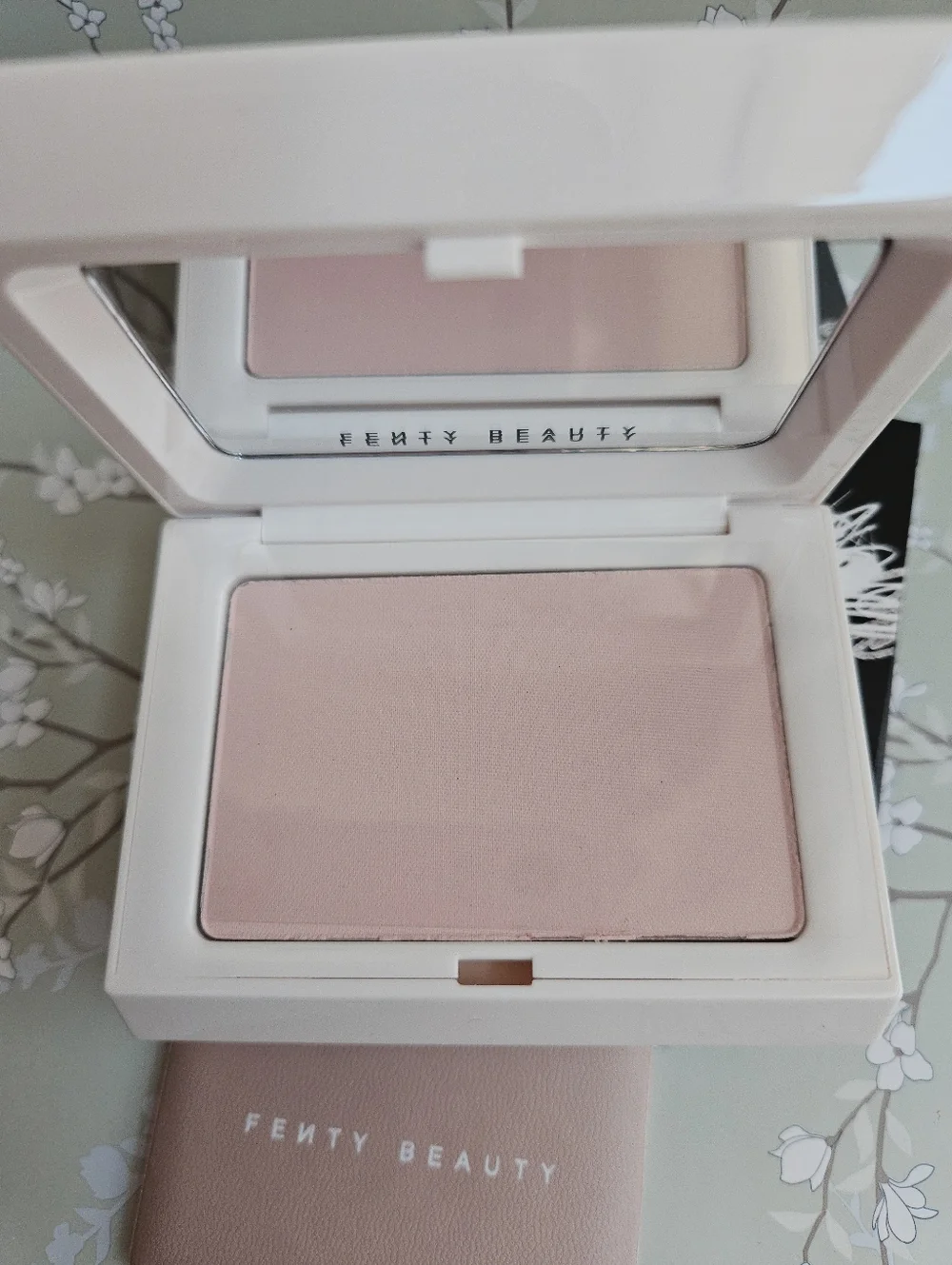 Fenty Beauty Bright Fix Instant Brightening + Blurring Powder Rose Quartz 02 NEW